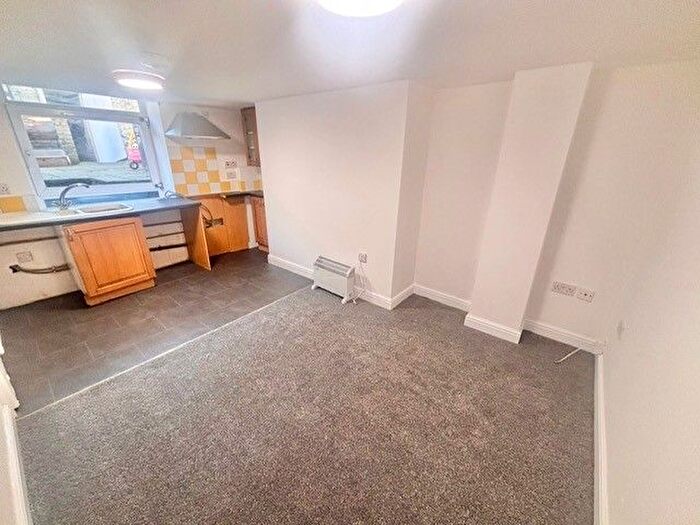 1 Bedroom Flat To Rent In Union Street South, Halifax, HX1