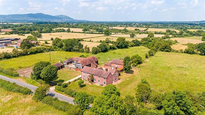 6 Bedroom Detached House For Sale In Hook Common, Hanley Castle, Worcester, WR8