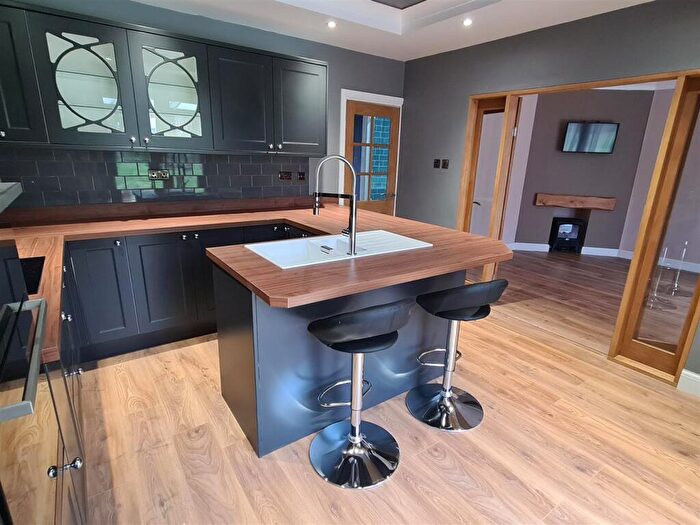 2 Bedroom Detached Bungalow To Rent In Cemetery Road, Mexborough, S64
