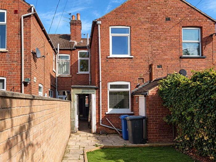 3 Bedroom Terraced House For Sale In Albany Road, Doncaster, DN4