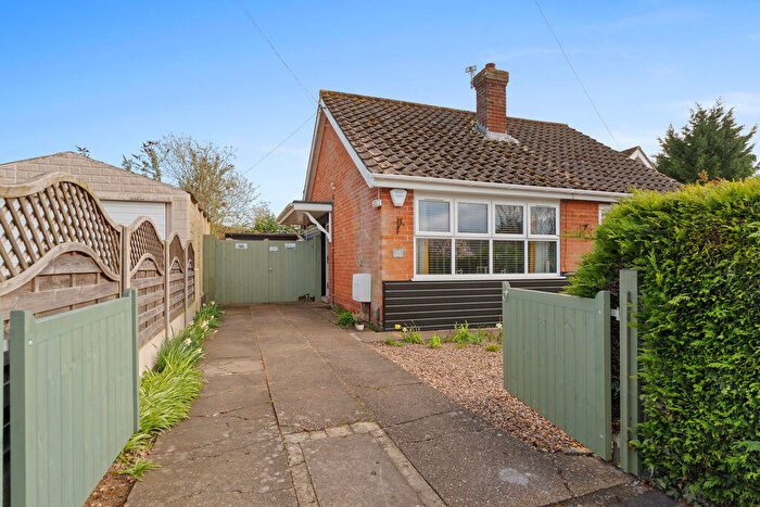 2 Bedroom Detached Bungalow For Sale In Skinners Lane, Waltham, DN37