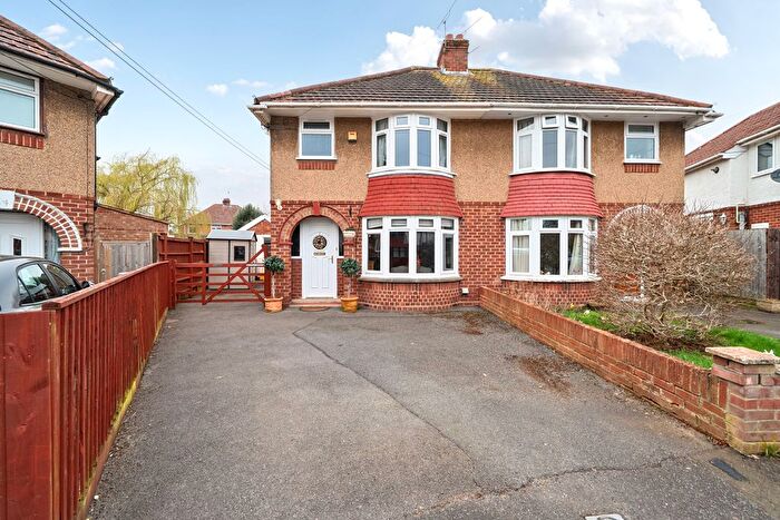 3 Bedroom Semi-Detached House For Sale In Draycott Avenue, Taunton, TA2