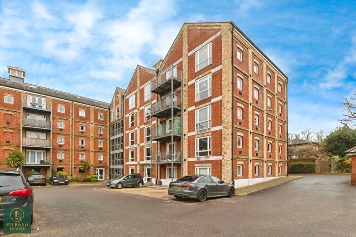 2 Bedroom Flat For Sale In School Lane, Manningtree, Essex, CO11