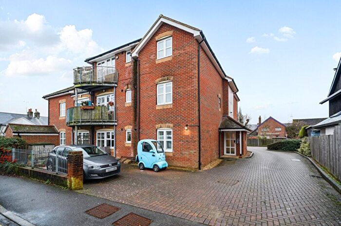1 Bedroom Flat For Sale In Ackender Road, Alton, Hampshire, GU34
