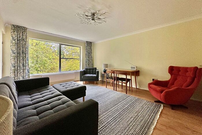 3 Bedroom Flat For Sale In Weston Park West, Bath, BA1