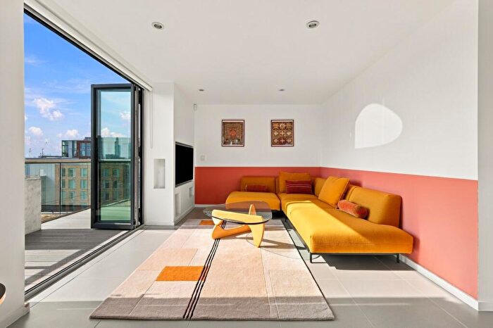 3 Bedroom Apartment To Rent In Dance Square, EC1V