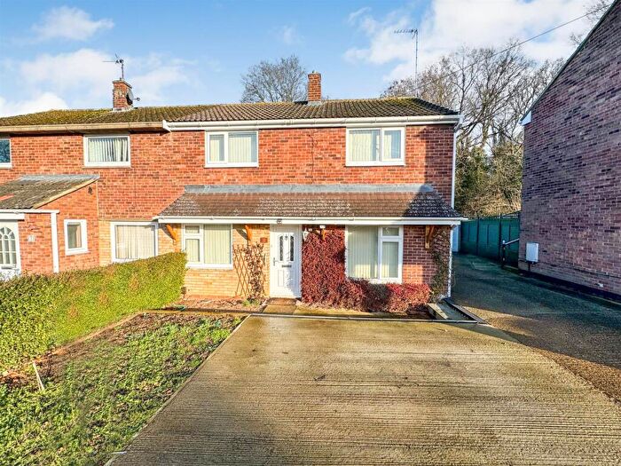 3 Bedroom Semi-Detached House To Rent In Oxford Road, Corby, NN17