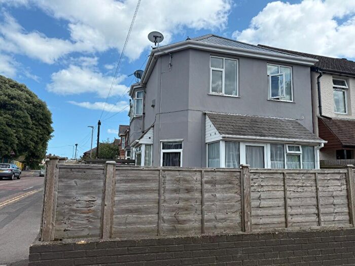 3 Bedroom Flat For Sale In Cranleigh Road, Bournemouth, Dorset, BH6
