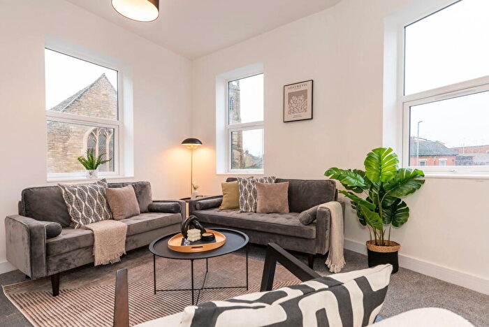 2 Bedroom Flat For Sale In Newton Road, Rushden, NN10