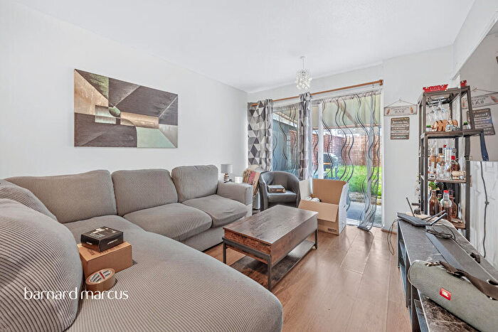 2 Bedroom House To Rent In Brabazon Avenue, Wallington, SM6