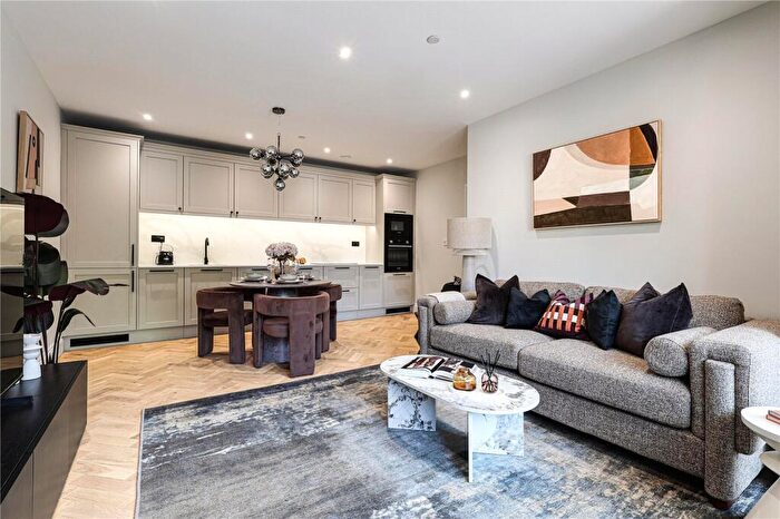 3 Bedroom Apartment For Sale In White Rose, North Finchley, N12