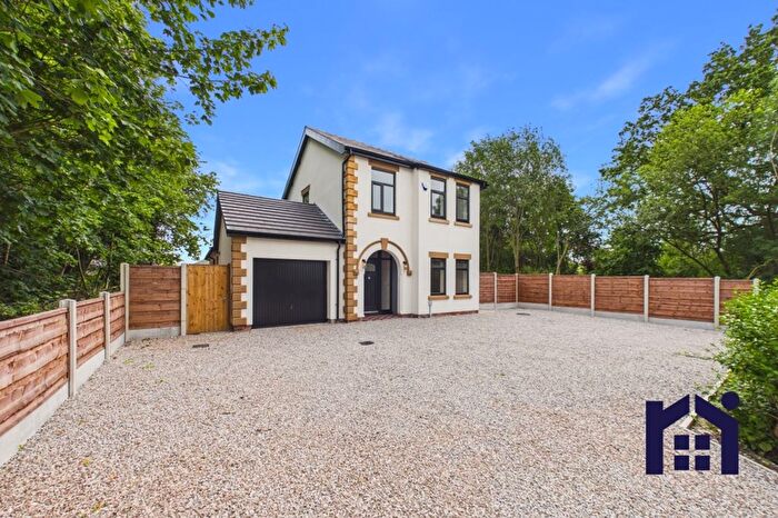 5 Bedroom Detached House For Sale In Longmeanygate, Midge Hall, PR26