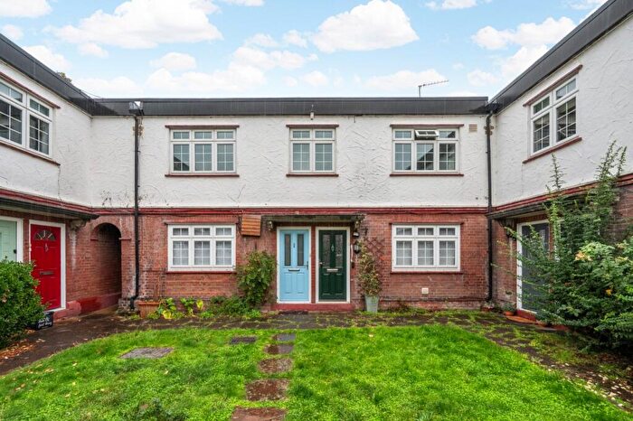 3 Bedroom Flat For Sale In Bromley Road, Beckenham, BR3