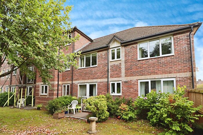 2 Bedroom Flat For Sale In Velindre Road, Cardiff, CF14