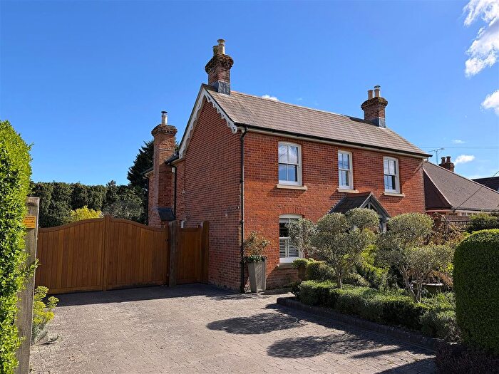 4 Bedroom Detached House To Rent In Oak Road, Dibden Purlieu, Southampton, SO45