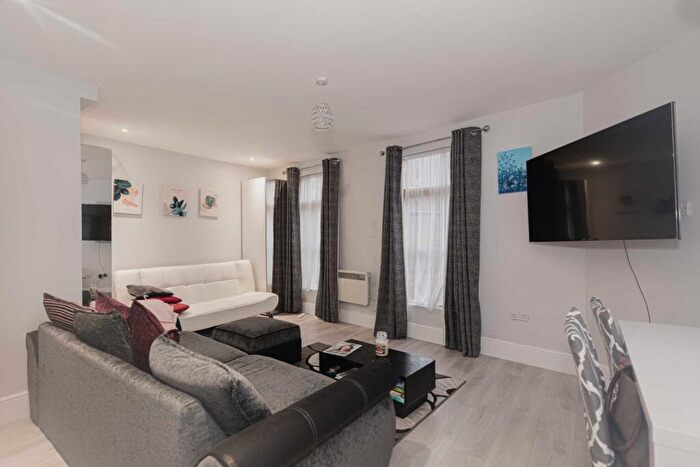 1 Bedroom Apartment To Rent In Platinum House, - High Street, KT19