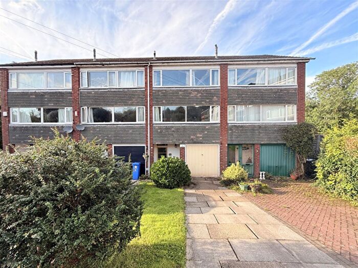 3 Bedroom Town House For Sale In Ashes Close, Stalybridge, SK15