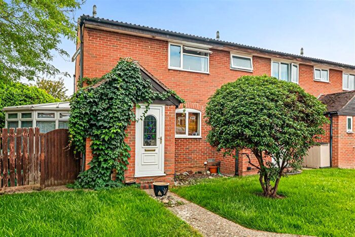 3 Bedroom End Of Terrace House For Sale In Fleet Close, Wokingham, Berkshire, RG41
