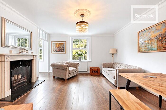 3 Bedroom Apartment For Sale In Spriggs Oak, Epping, CM16