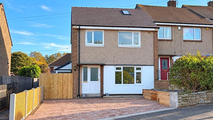 3 Bedroom Semi-Detached House To Rent In Parkstone Drive, Bradford, BD10