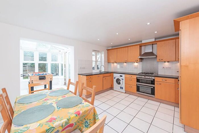 4 Bedroom Town House To Rent In Brockwell Park Row, London, SW2