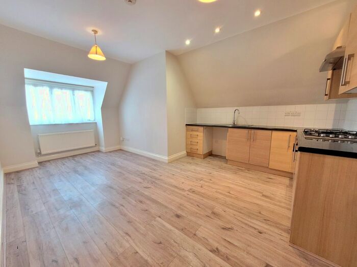 3 Bedroom Flat To Rent In Stag Lane, London, NW9