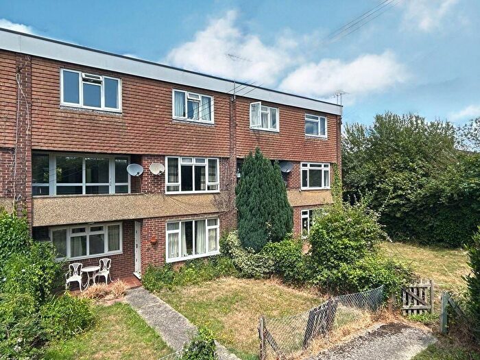 2 Bedroom Maisonette To Rent In Weydon Lane, Farnham, GU9