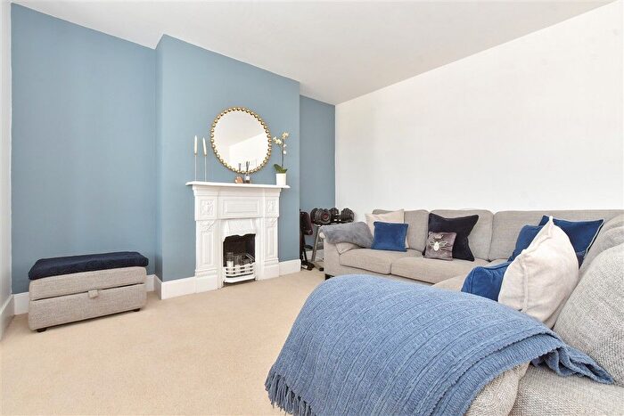 2 Bedroom Flat For Sale In Douglas Road, Herne Bay, Kent, CT6