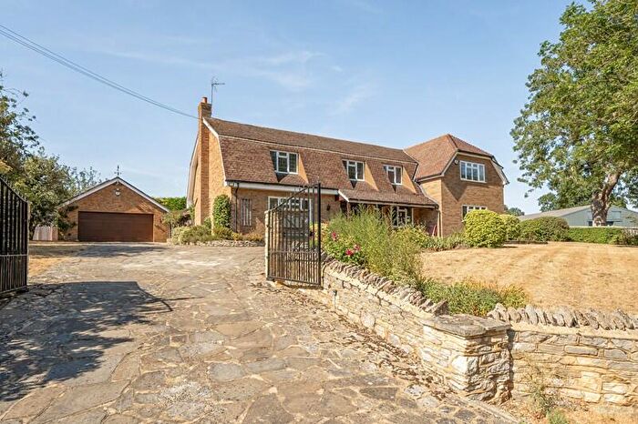5 Bedroom Detached House To Rent In High Street, Pavenham, MK43