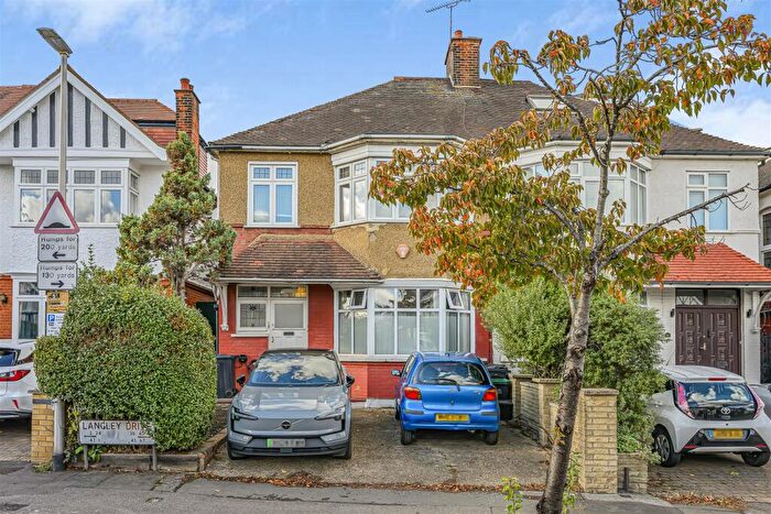 2 Bedroom Maisonette To Rent In Langley Drive, Wanstead, E11