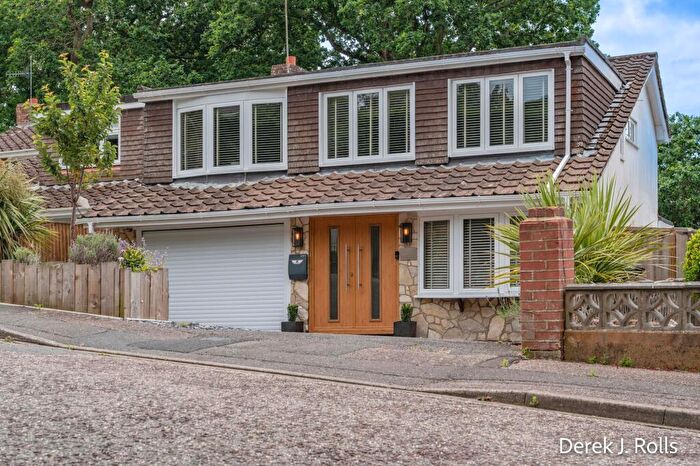 5 Bedroom Detached House For Sale In Doveshill Gardens, Bournemouth, BH10