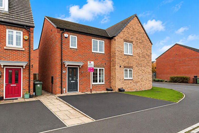 3 Bedroom Semi-Detached House For Sale In Silkstone Road, Featherstone, Pontefract, WF7