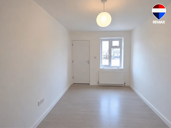 1 Bedroom Flat To Rent In Gresham Drive, Romford, RM6