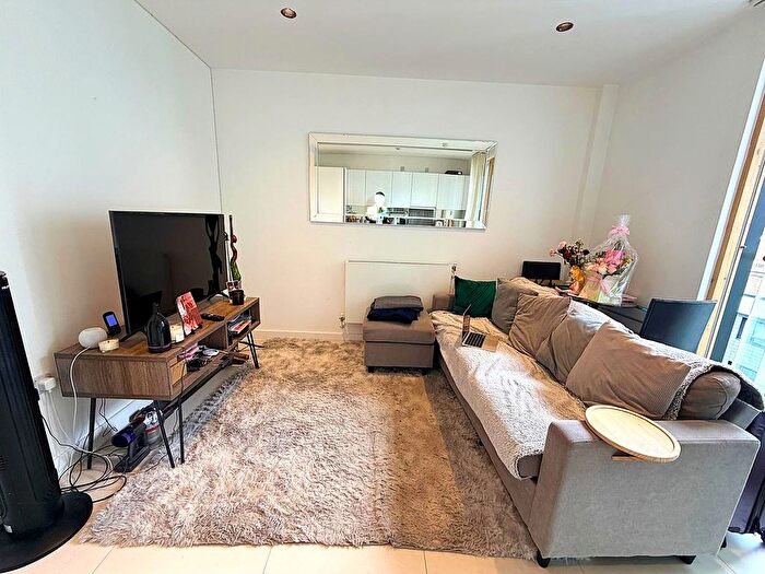 1 Bedroom Flat To Rent In Cobblestone Square, London, E1W