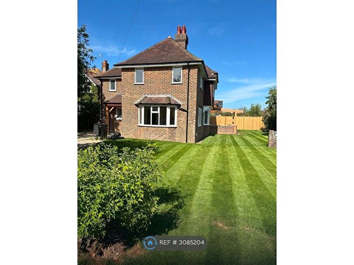 4 Bedroom Detached House To Rent In Southdown Road, Seaford, BN25