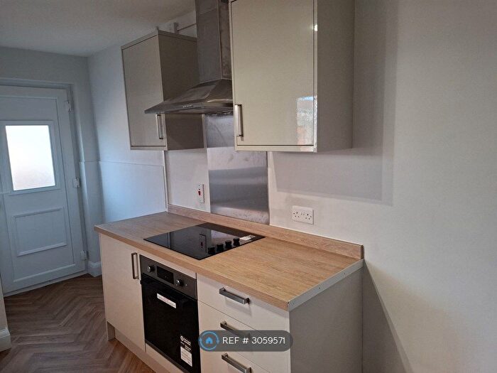 3 Bedroom Terraced House To Rent In Macaulay St, Grimsby, DN31