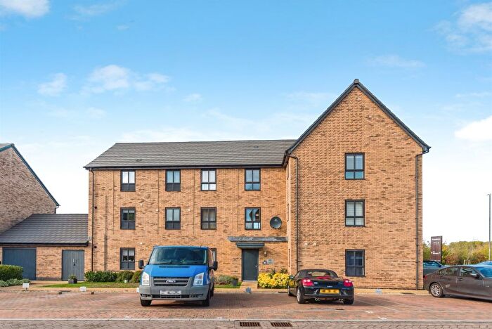 2 Bedroom Flat For Sale In Semington Strand, Swindon, SN1