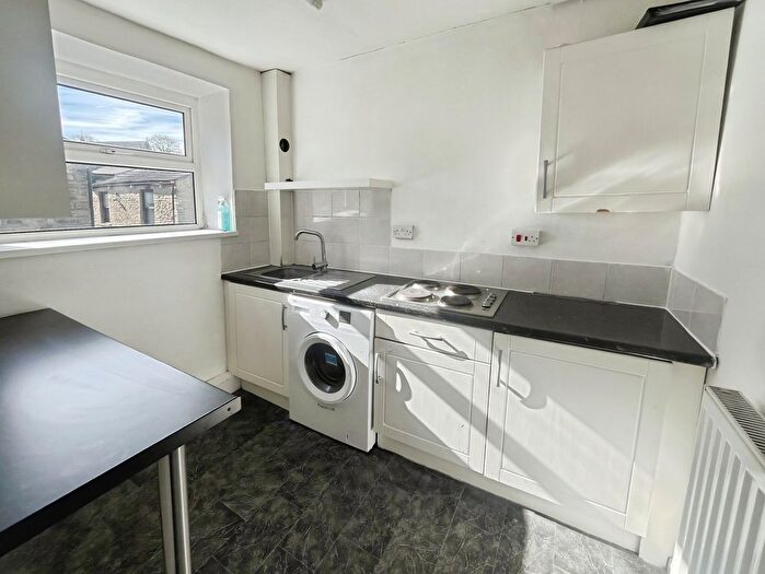3 Bedroom Flat To Rent In Brook Street, Glossop, Derbyshire, SK13