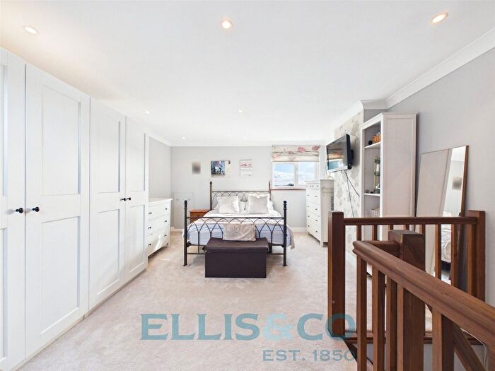 3 Bedroom Terraced House For Sale In Dernier Road, Tonbridge, Kent, TN10