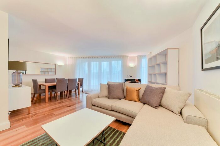 2 Bedroom Flat To Rent In Benbow House, New Globe Walk, Southwark, London, SE1