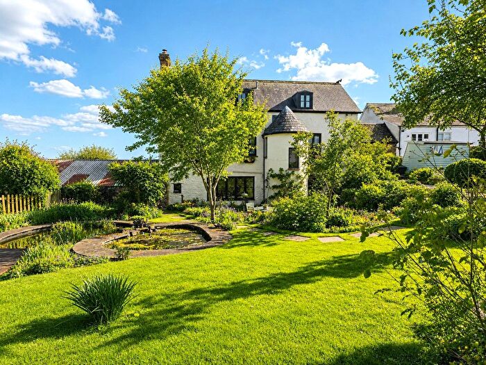 4 Bedroom Link Detached House For Sale In Pound Hill, Holcombe Rogus, Wellington, Devon, TA21