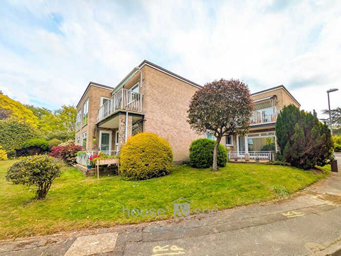 2 Bedroom Flat For Sale In Conifer Close, Christchurch, BH23