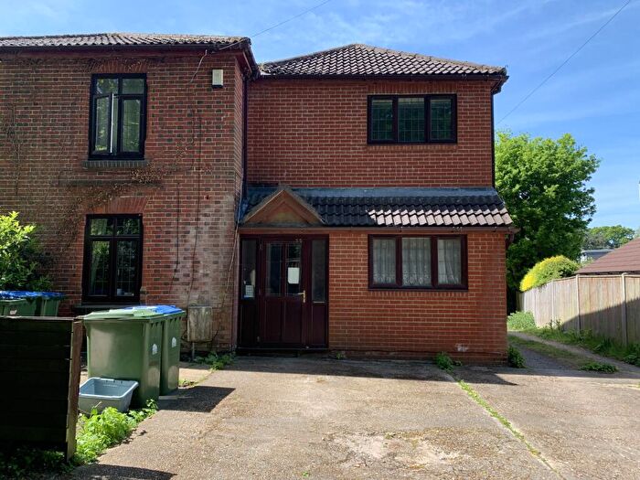 Studio To Rent In Redhill, SO16
