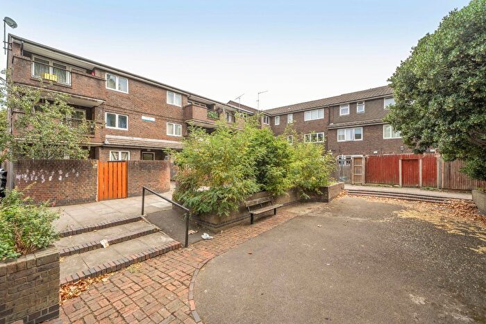 2 Bedroom Flat For Sale In Clifton Way, London, SE15