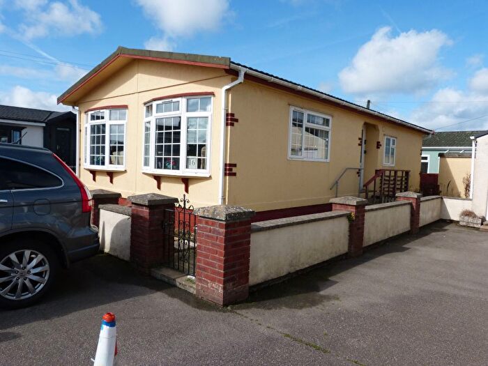 2 Bedroom Mobile/park Home For Sale In Tremarle Home Park, Camborne, TR14
