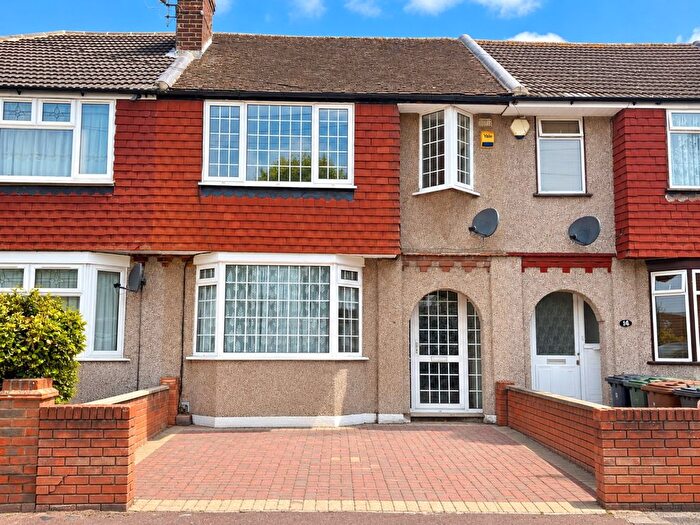 3 Bedroom Terraced House To Rent In Dagenham, Greater London, RM10