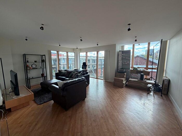 2 Bedroom Apartment To Rent In Canal Wharf, Waterfront Walk, B1