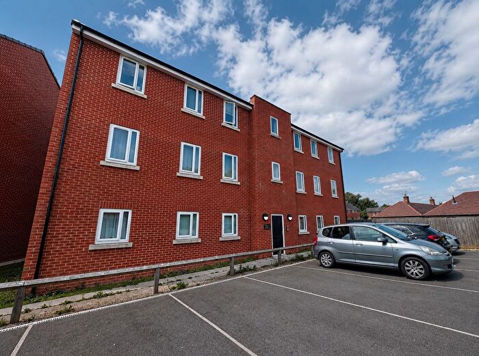 2 Bedroom Flat To Rent In Elizabeth Court, Wakefield, WF2
