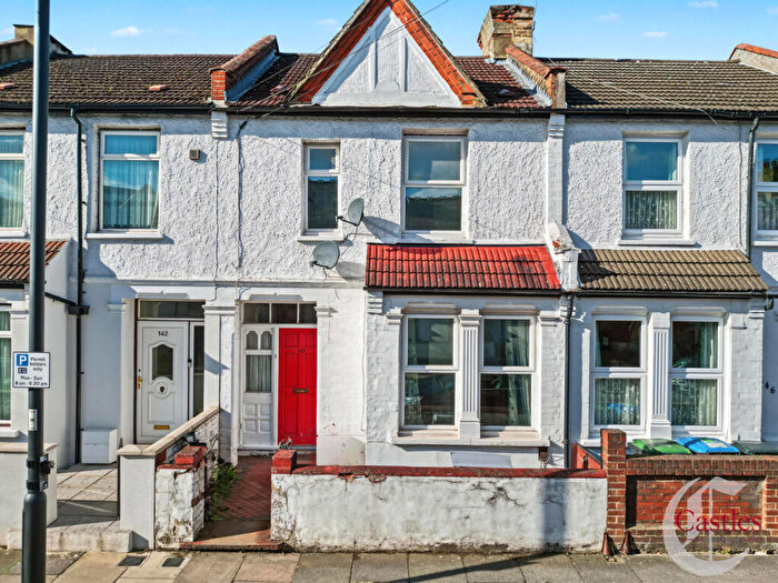 3 Bedroom Terraced House For Sale In Kingsway, Enfield, EN3