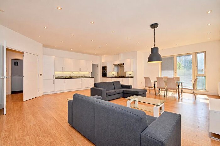 2 Bedroom Flat To Rent In Spelman Street, London, E1